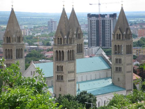 Uitzicht op Pécsi Bazilika Pécs